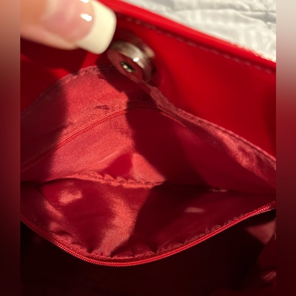 Red patten leather handbag - Picture 2 of 4